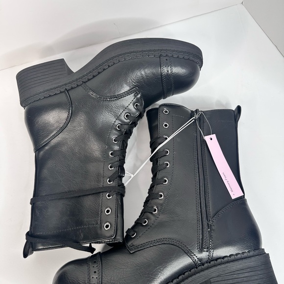 NWT Wild Fable Helga Black Combat Boots Size 8 with Memory Foam Insoles - Picture 10 of 11